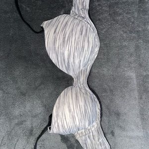 PINK wear everywhere T-shirt lightly lined bra